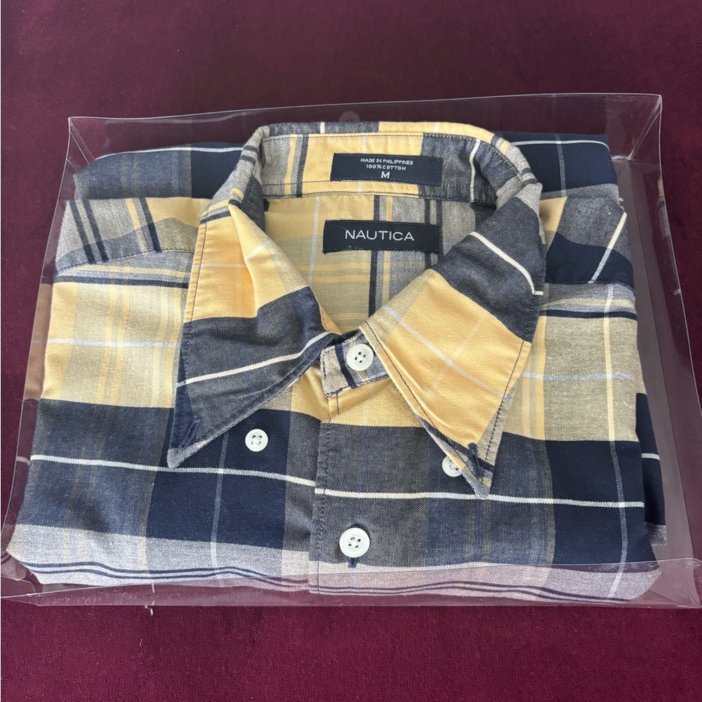 Nautica 100% cotton men’s shirt in a size medium